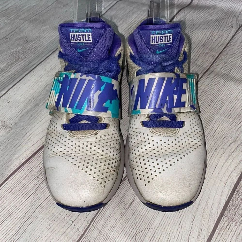 Nike Team Hustle basketball shoes youth boys 5 purple & grey